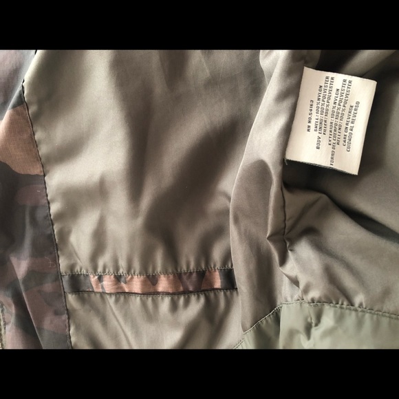 Levi’s camo vest size large - Picture 3 of 5